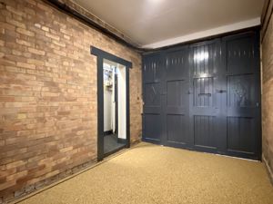 Communal entrance off East Reach- click for photo gallery